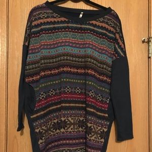 Tunic length sweatshirt w/pockets